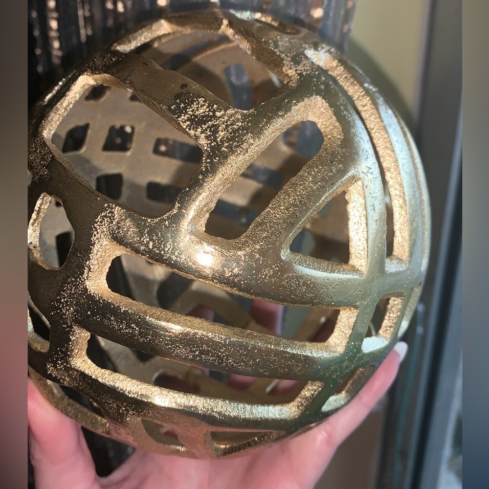 Scott living gold metal sculpture - Picture 5 of 5